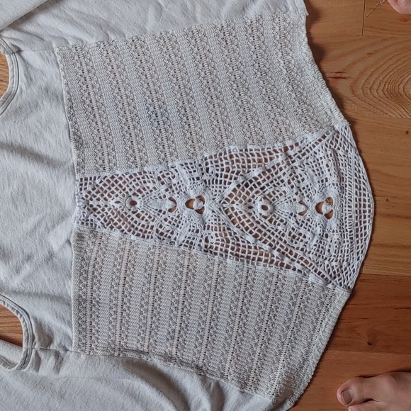 Daytrip. Women's Boho sleeveless crotcheted back Cardagian. Size large. - Picture 4 of 6